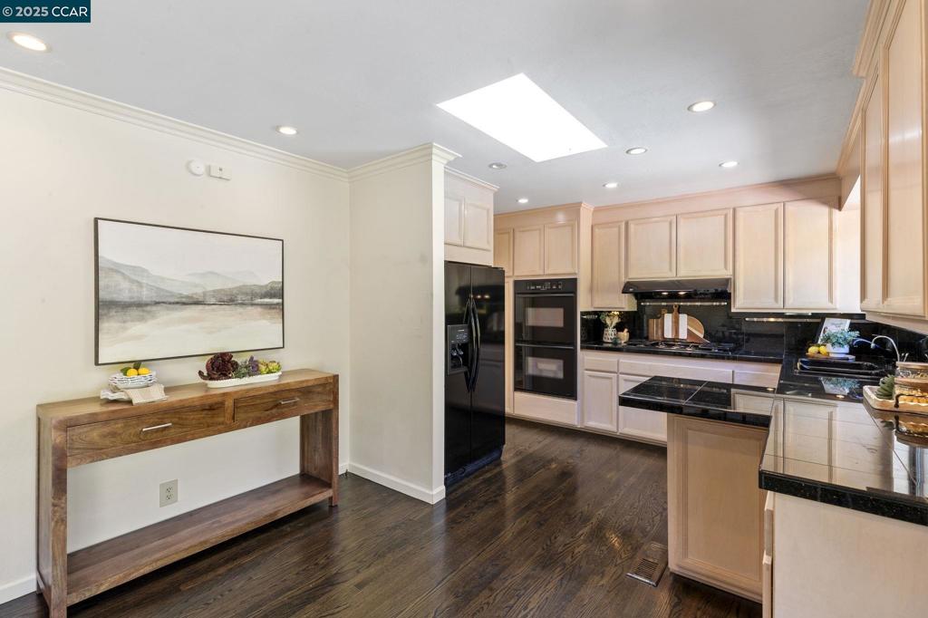 LAS LOMITAS - Residential