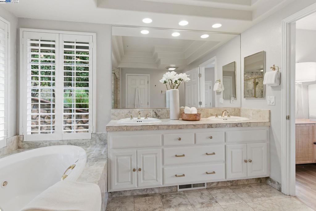 MOCKINGBIRD HILL - Residential