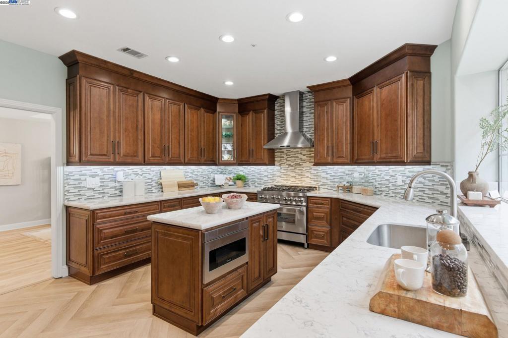 MOCKINGBIRD HILL - Residential