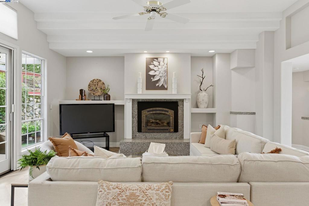 MOCKINGBIRD HILL - Residential