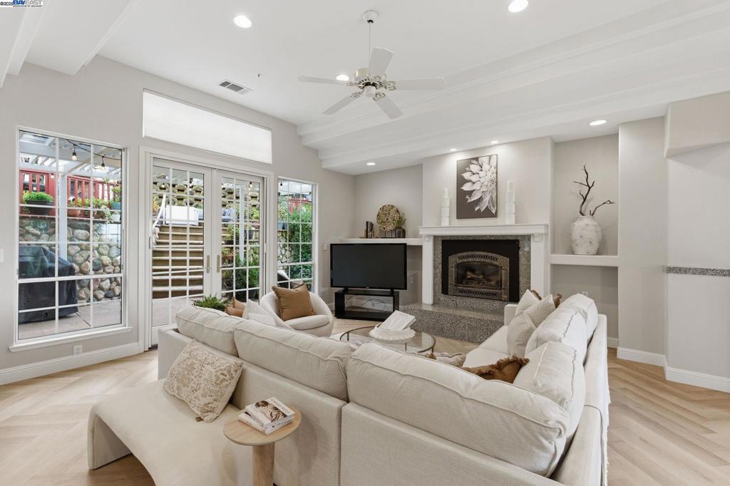 MOCKINGBIRD HILL - Residential