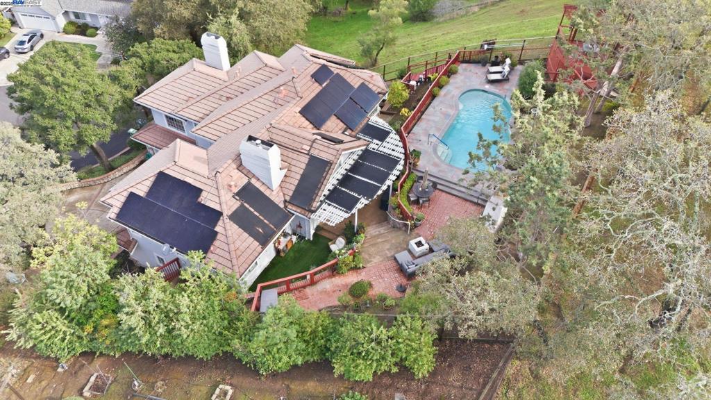 MOCKINGBIRD HILL - Residential