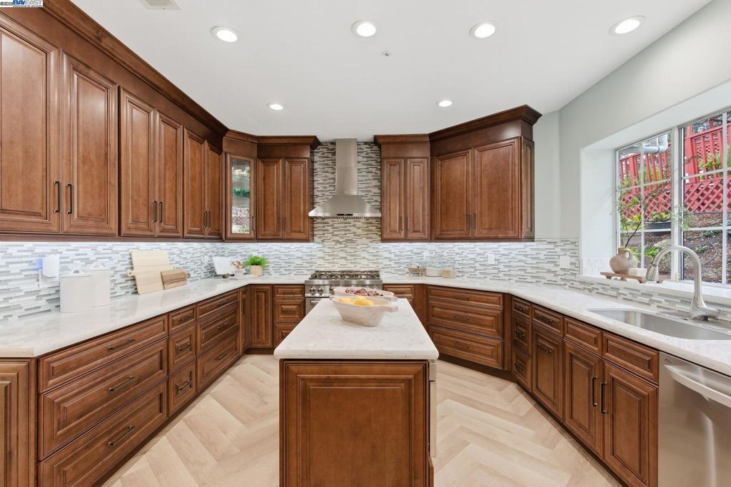 MOCKINGBIRD HILL - Residential