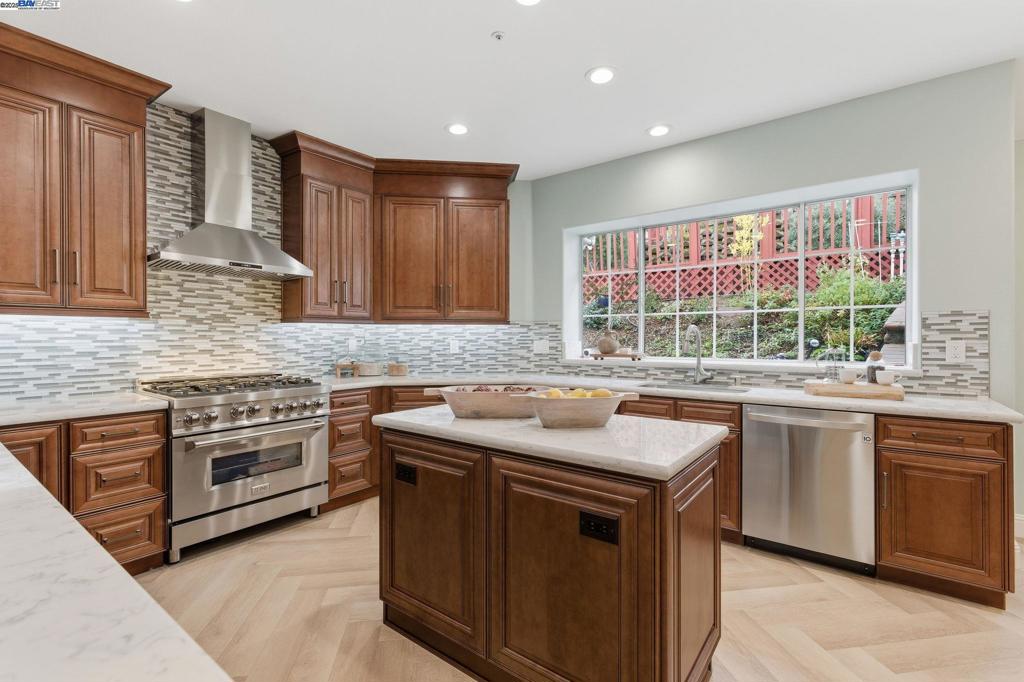 MOCKINGBIRD HILL - Residential