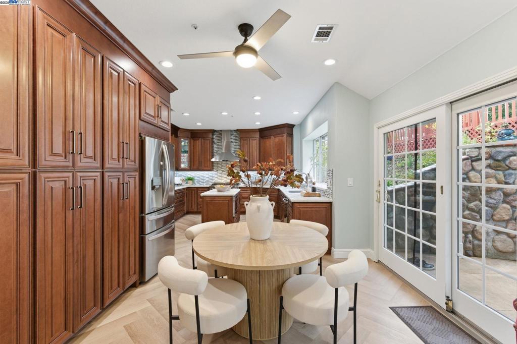 MOCKINGBIRD HILL - Residential