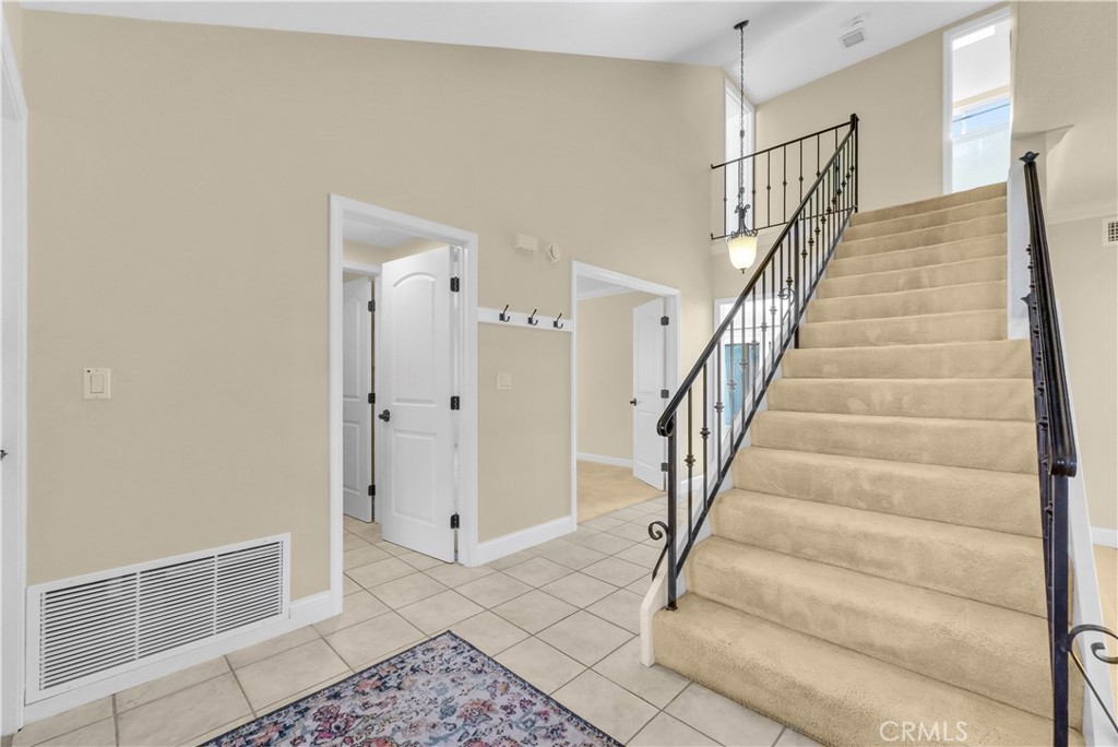 La Cuesta (LACU) - Residential Lease