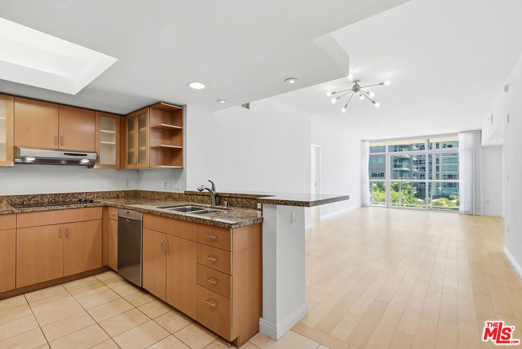 13700 Marina Pointe Drive 630