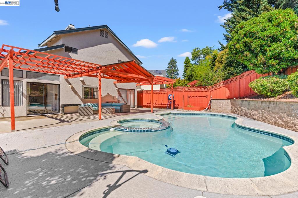3724 Greenhills Ave
