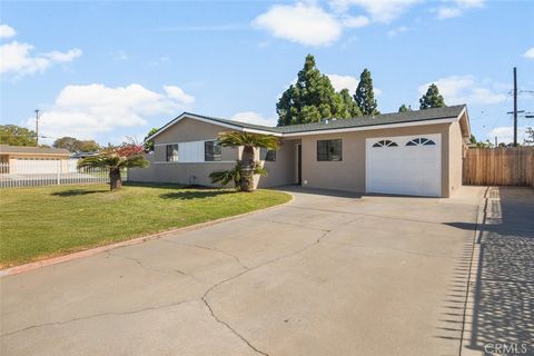 Photo of 901 S Harmon St, Santa Ana, CA 92704 (MLS # PW25246858) Photo of 901 S Harmon St, Santa Ana, CA 92704 (MLS # PW25246858)