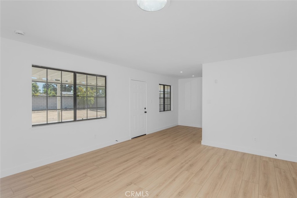 901 S Harmon