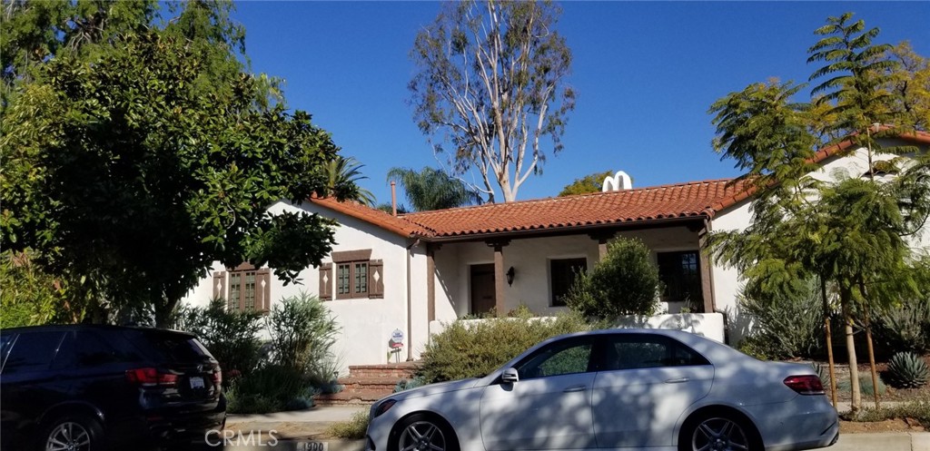 1900 Montrobles Place