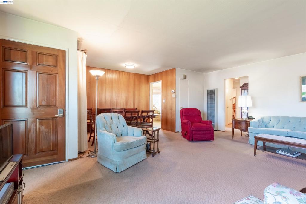 1805 1805 Sundberg Ave