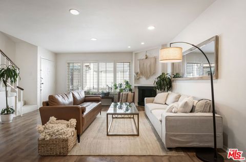 Photo of 14332 Dickens Street #7, Sherman Oaks, CA 91423 (MLS # 26835525)