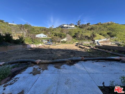 Photo of 16624 Pequeno Place, Pacific Palisades, CA 90272 (MLS # 26637719)