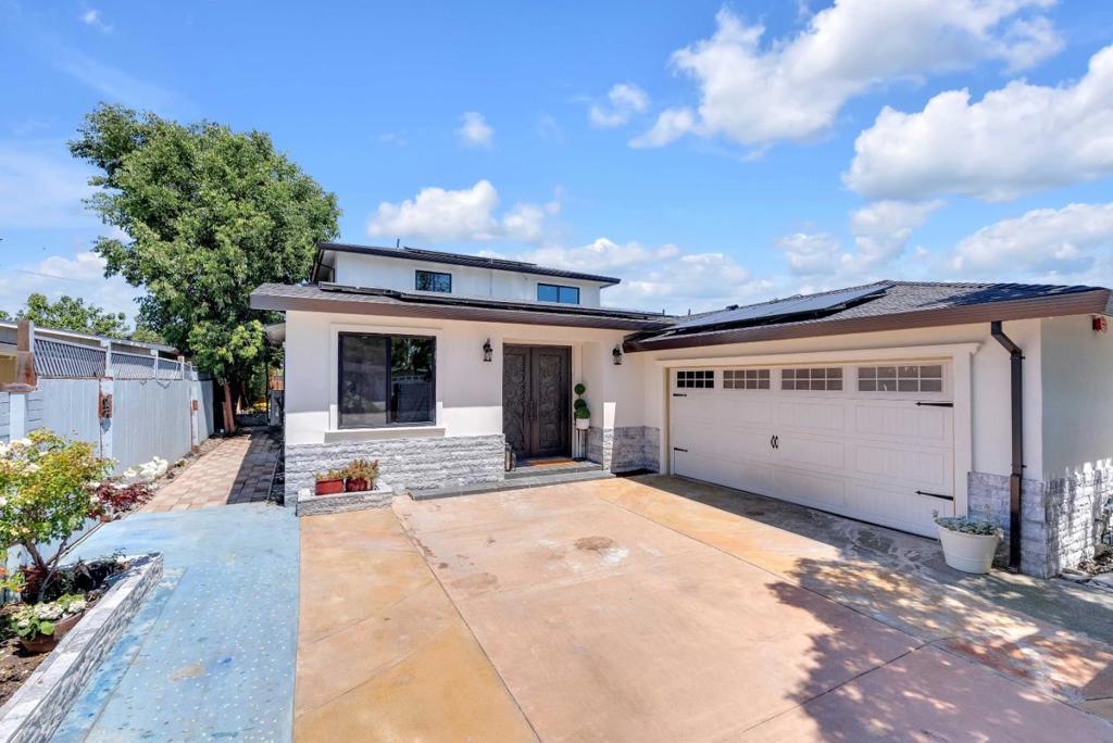 727 Lakehaven Drive