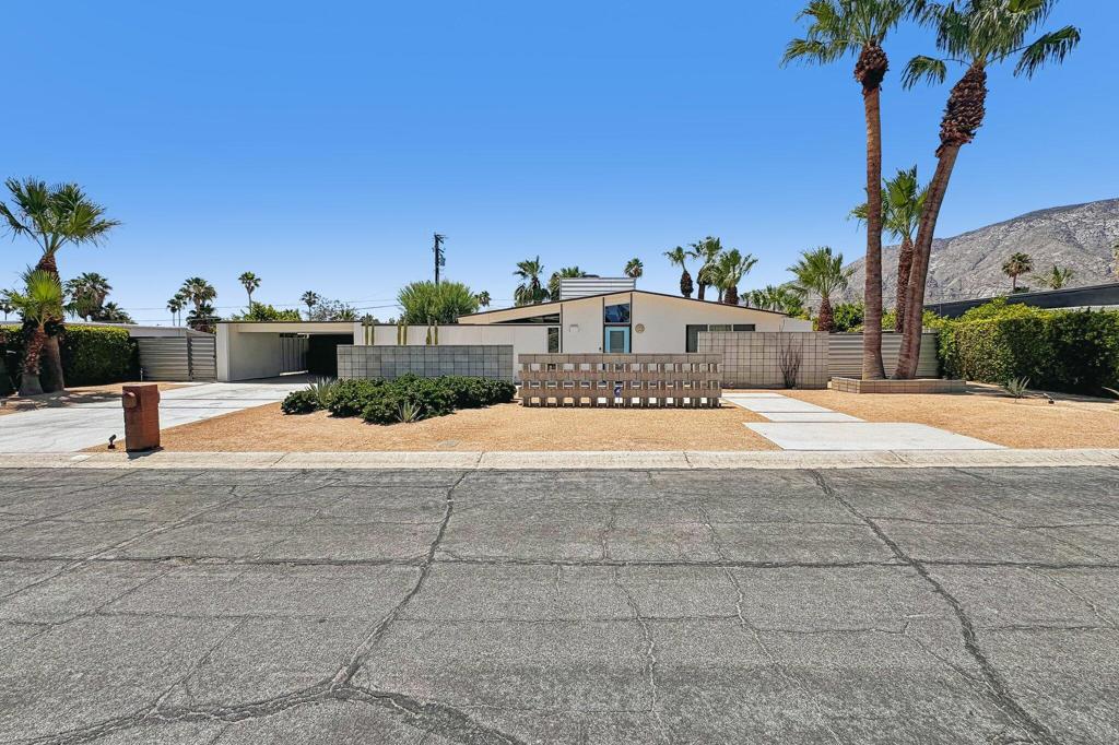 465 E Desert Holly Circle
