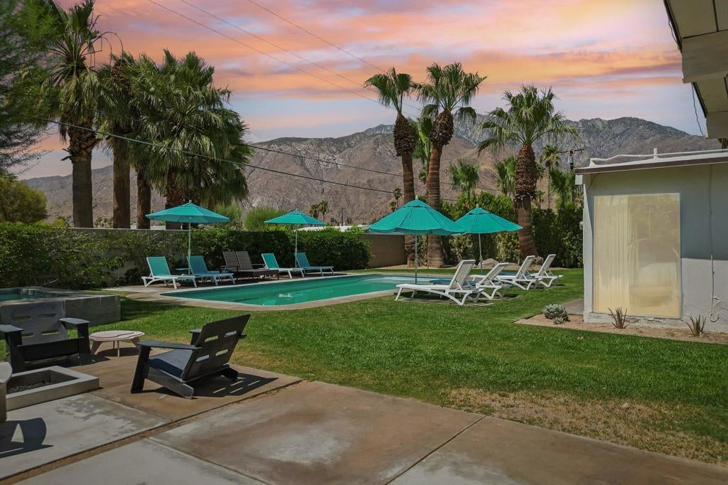 465 E Desert Holly Circle