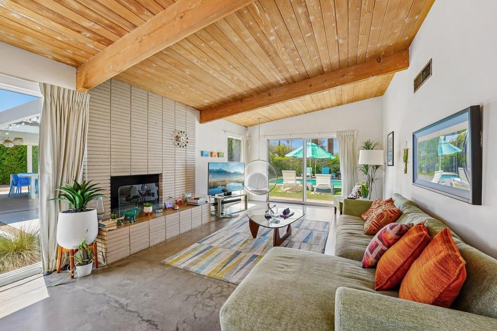 465 E Desert Holly Circle