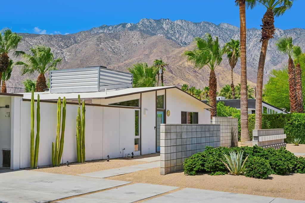465 E Desert Holly Circle
