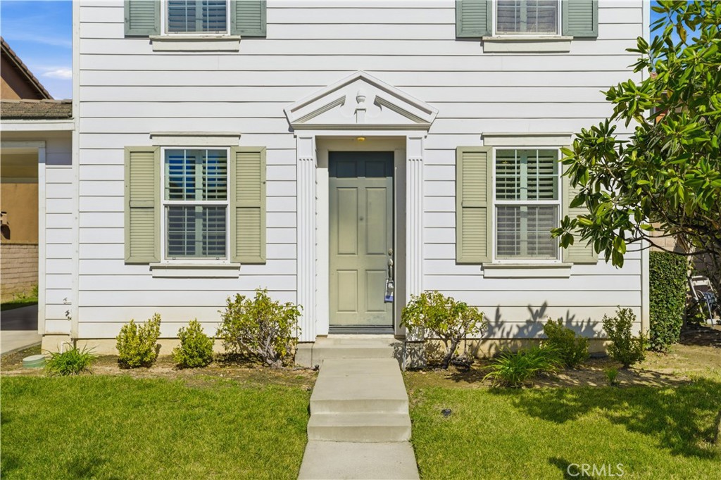 653 E Gardenia Drive