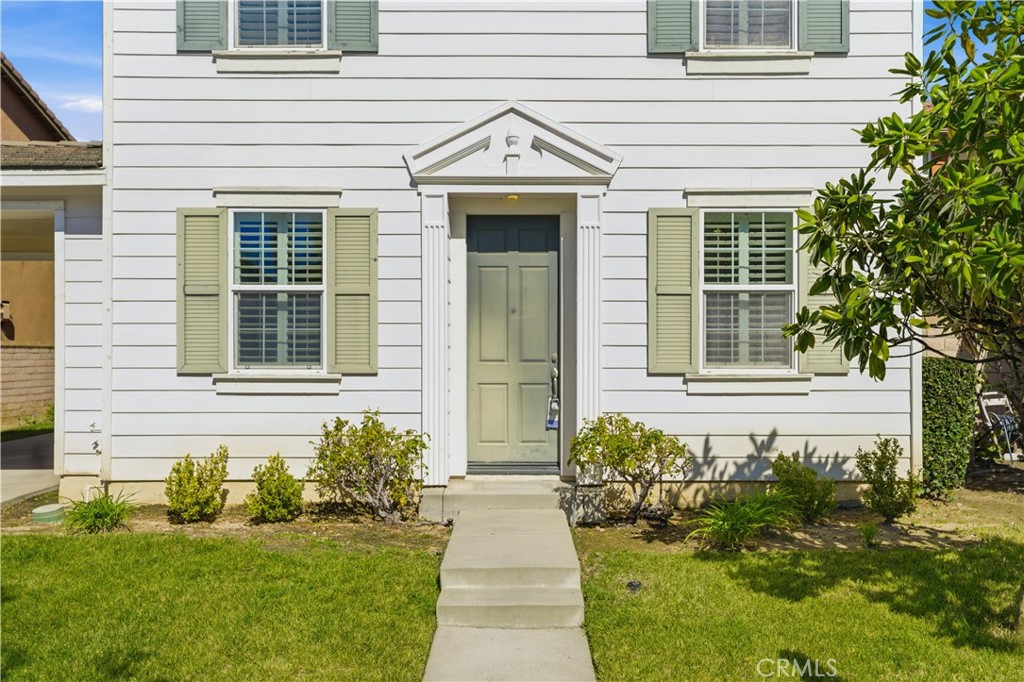 653 E Gardenia Drive