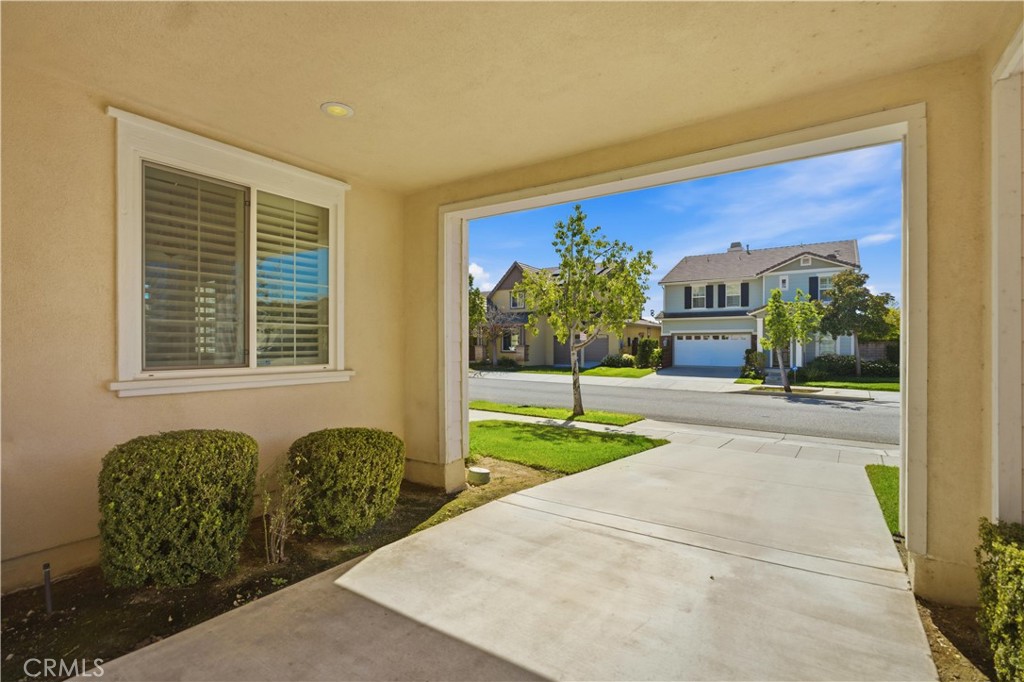 653 E Gardenia Drive