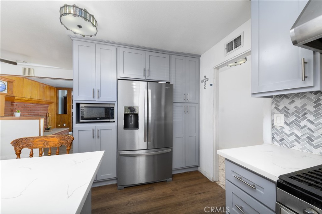 Properties 3 9810 Sharon