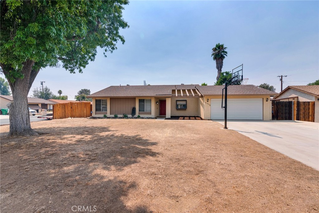 Welcome to this beautifully maintained 3-bedroom, 2-bath single-story home located on a quiet cul-de-sac in East Hemet. Built in 1976, this 1,330 sq ft home offers a spacious and functional layout on a 7,405 sq ft lot. The inviting living room features a cozy brick fireplace, while the upgraded kitchen includes modern cabinetry and opens to a bright dining area — ideal for entertaining.
Enjoy recent improvements that add comfort and convenience, including a new HVAC system installed in 2023, plus a brand-new garage door and opener replaced in 2025. The property also includes gated RV parking with full sewer hookups — a rare and valuable feature.
Additional highlights include tile flooring, ceiling fans, a 2-car attached garage with laundry hookups, and a large backyard with plenty of space to relax or customize. Located near schools, shopping, and commuter routes, this home is move-in ready and full of potential.
No HOA | Low Taxes | New HVAC (2023) | New Garage Door (2025) | RV Sewer Hookups | Quiet Cul-de-Sac