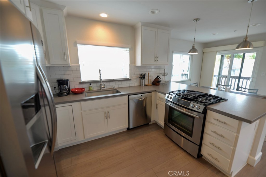 259 Avenida Granada B