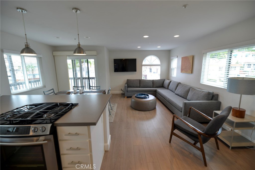 259 Avenida Granada B