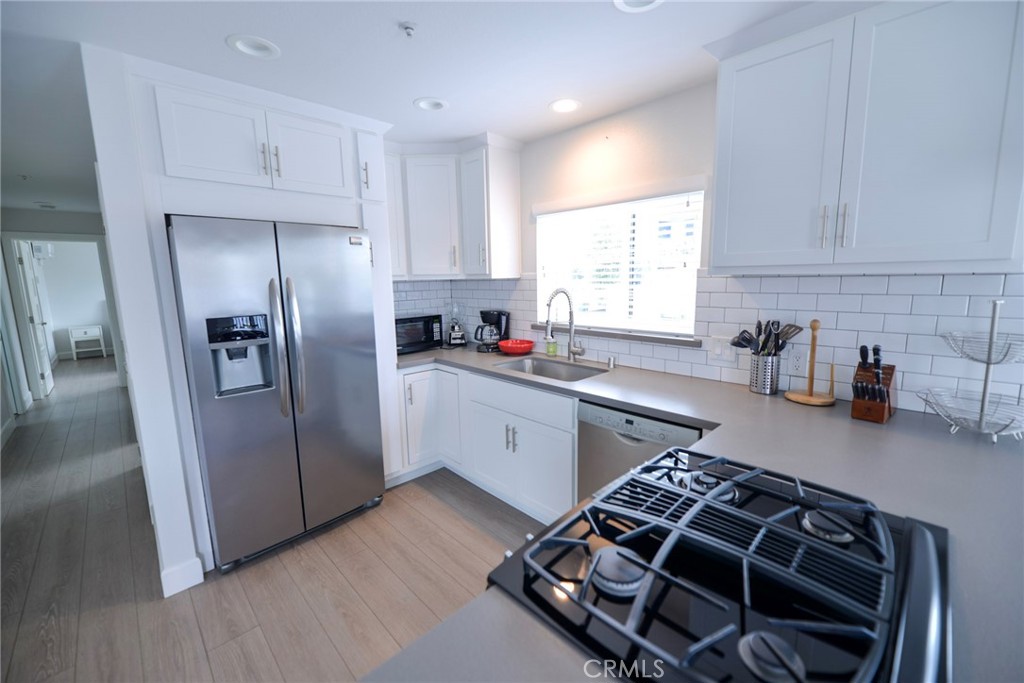 259 Avenida Granada B