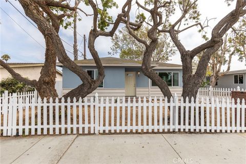 Photo of 2218 Placentia Ave #A, Costa Mesa, CA 92627 (MLS # NP26089169)