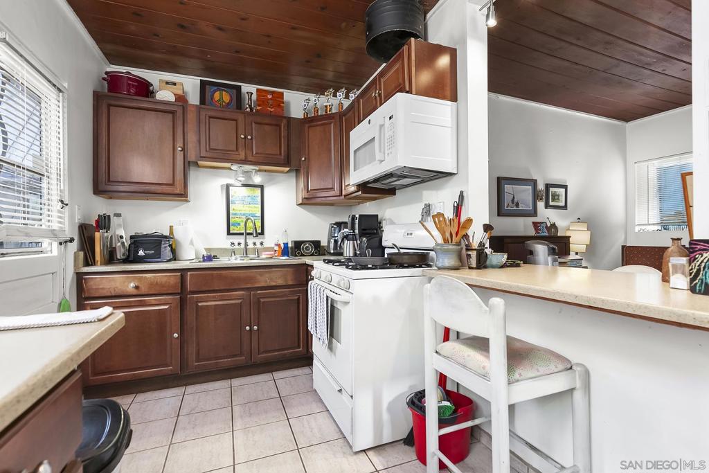 5036 W Point Loma Blvd