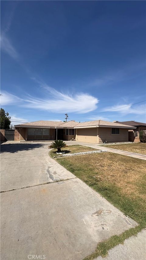 Photo of 2004 Julian Ave, Bakersfield, CA 93304 (MLS # RS26083777)
