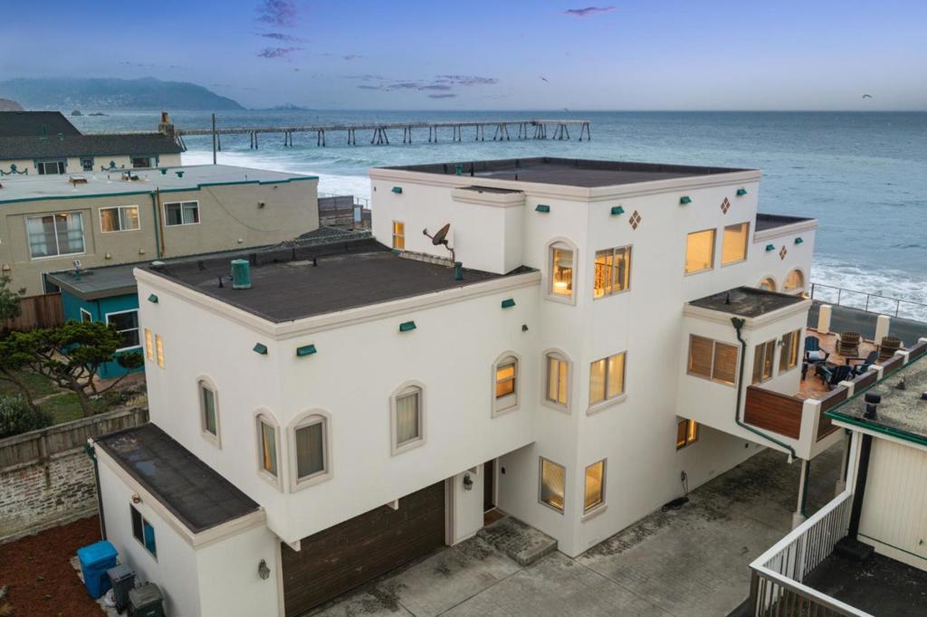 1669 Beach Boulevard