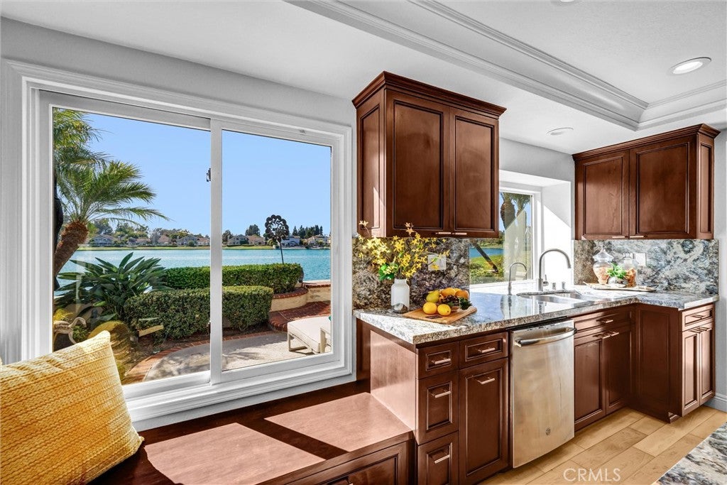 70 Fairlake, Irvine CA 92614