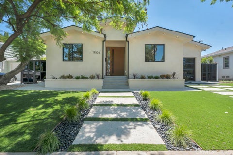 Photo of 17534 Collins ST, Encino, CA 91316 (MLS # SR26180526)