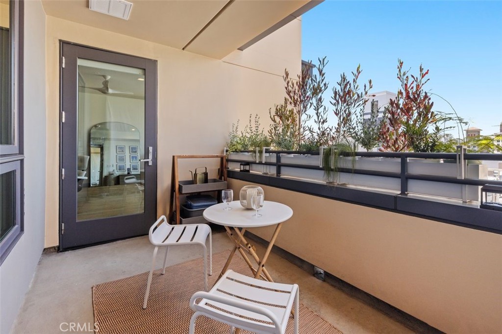 39 S Los Robles Avenue 5016