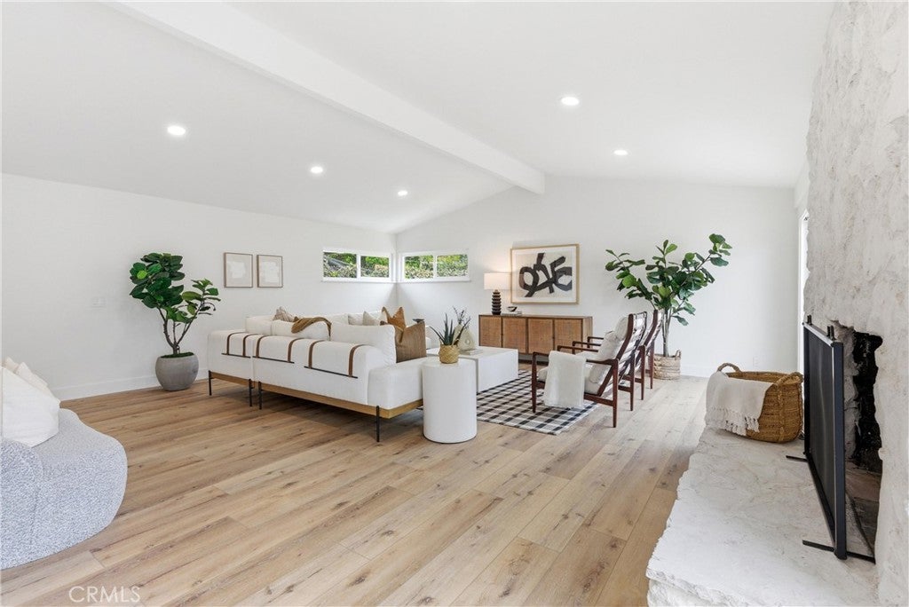 1433 W Saint Andrew