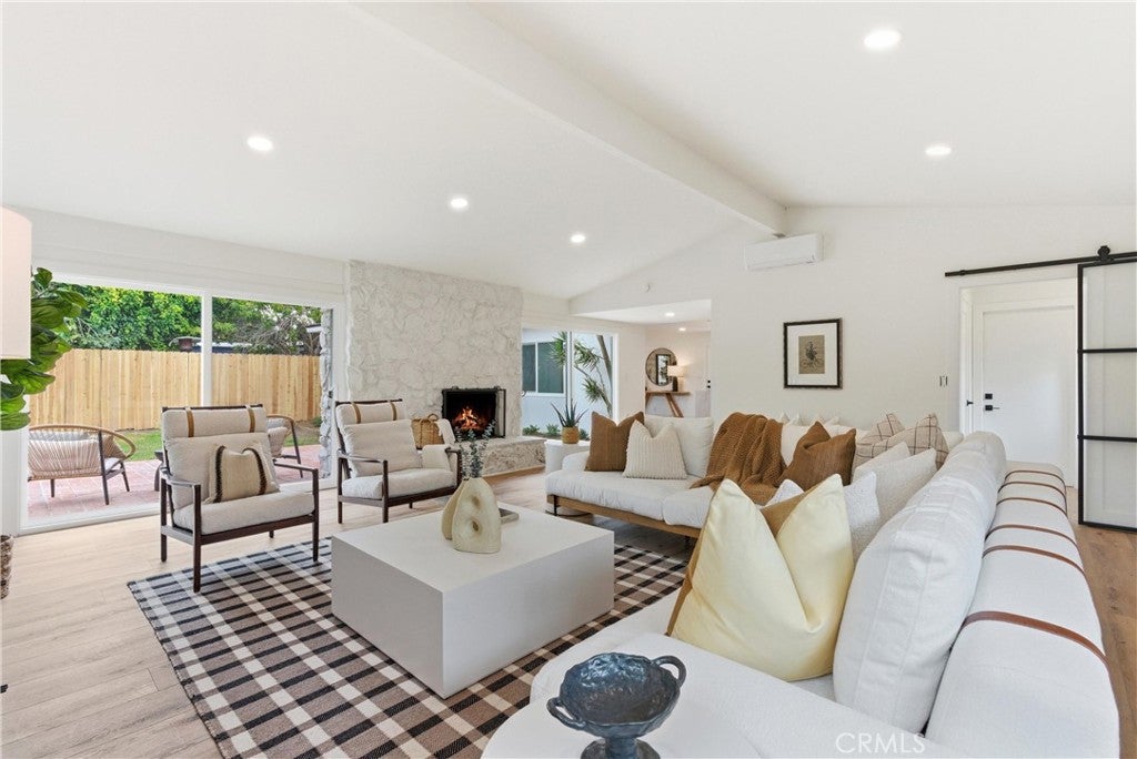 1433 W Saint Andrew