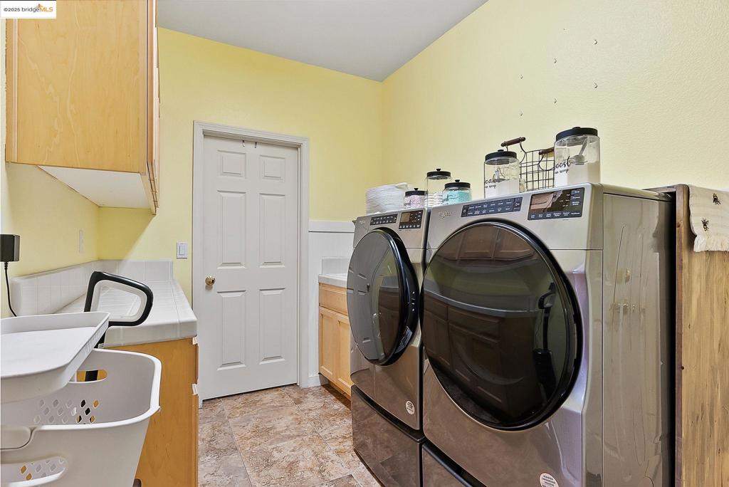 THE LAKES - Residential