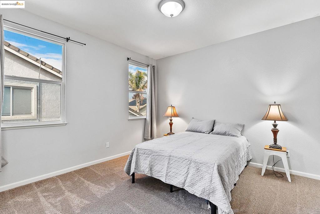 THE LAKES - Residential