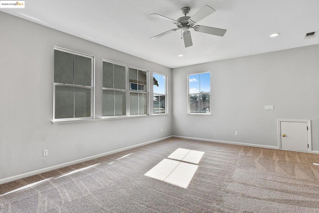 THE LAKES - Residential