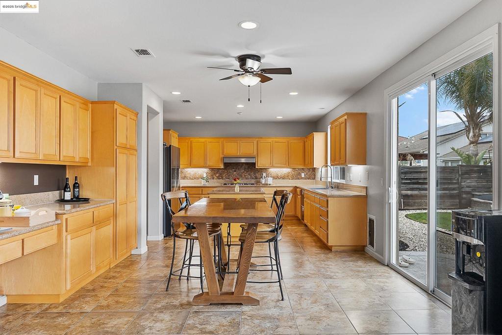 THE LAKES - Residential