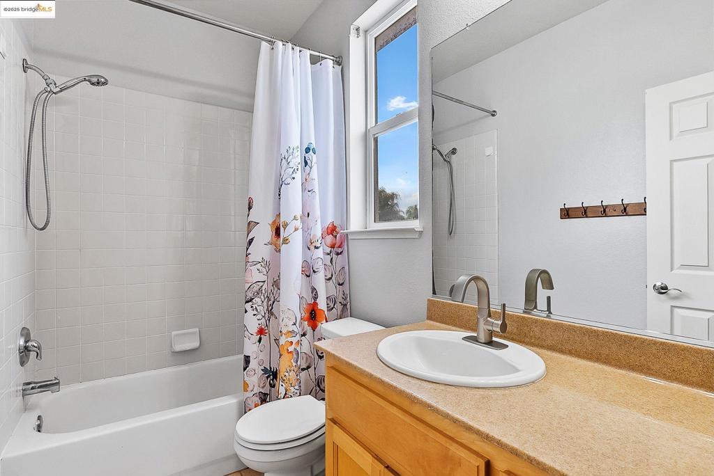 THE LAKES - Residential