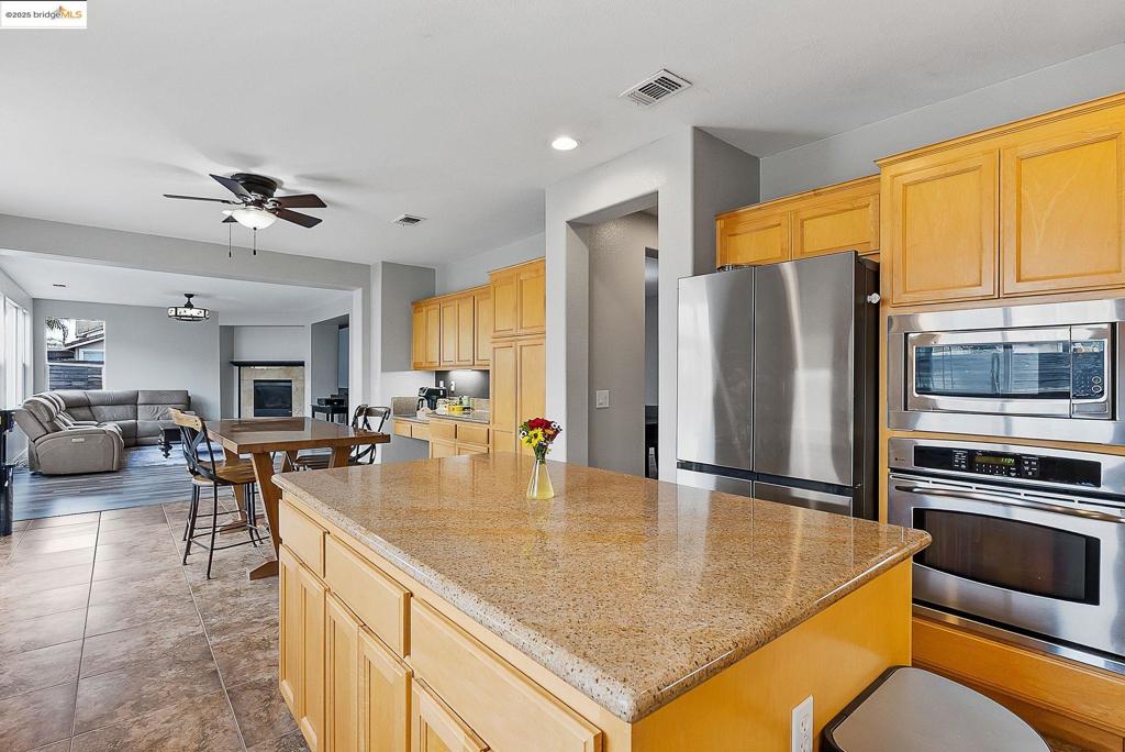 THE LAKES - Residential