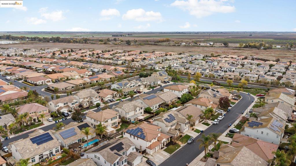 THE LAKES - Residential