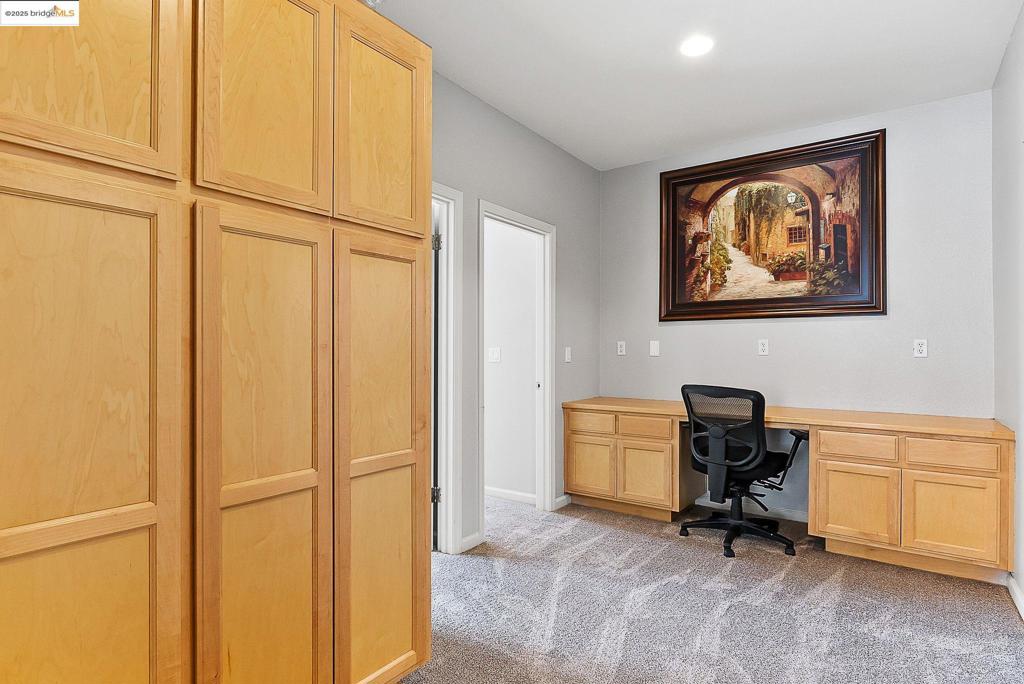 THE LAKES - Residential