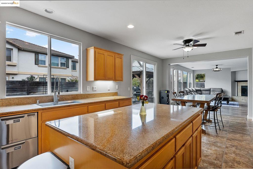 THE LAKES - Residential