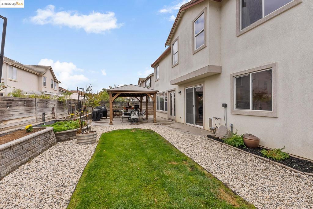 THE LAKES - Residential